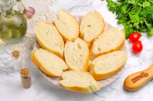Брускетта с курицей