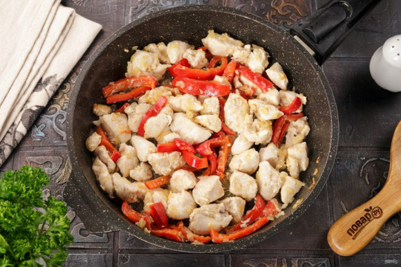 Фрикасе из курицы со сметаной Фрикасе из курицы со сметаной