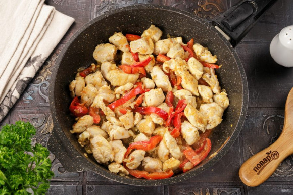 Фрикасе из курицы со сметаной Фрикасе из курицы со сметаной