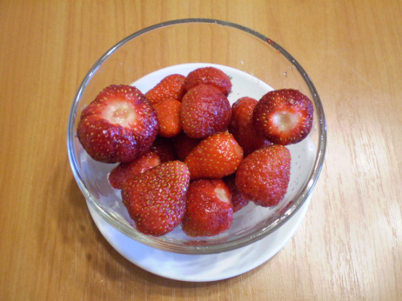Клубничный коктейль в блендере Клубничный коктейль в блендере