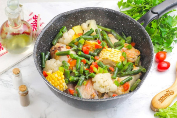 Курица в кефире с овощами