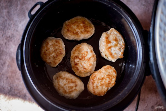 Куриные котлеты в мультиварке Куриные котлеты в мультиварке