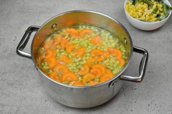 Куриный овощной суп Куриный овощной суп