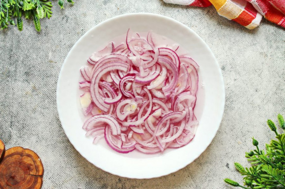 Маринованный лук