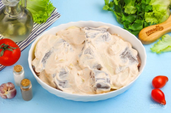 Минтай в духовке с картофелем