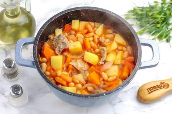 Мясо с консервированной фасолью Мясо с консервированной фасолью