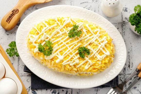 Салат с горбушей и сыром