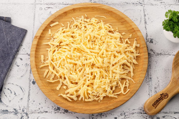Салат с горбушей и сыром
