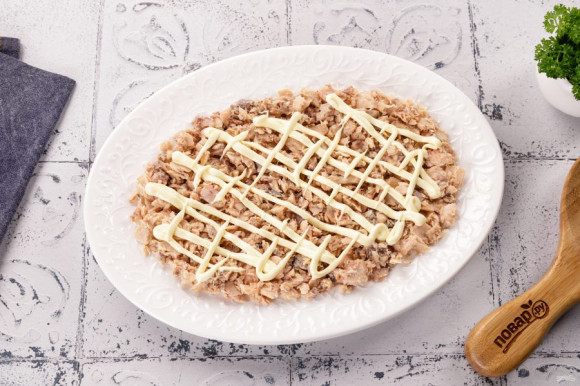 Салат с горбушей и сыром