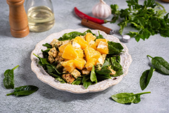 Салат с курицей и апельсинами Салат с курицей и апельсинами