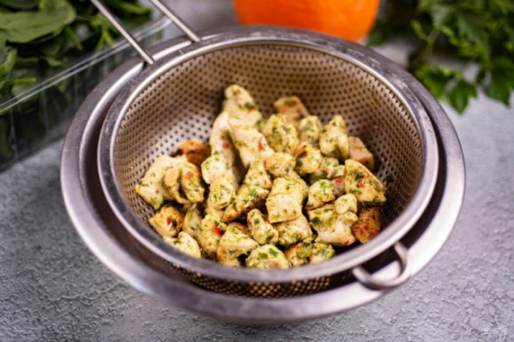 Салат с курицей и апельсинами Салат с курицей и апельсинами