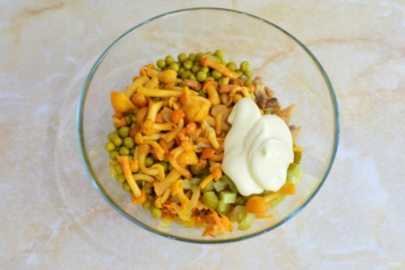 Салат с курицей и опятами Салат с курицей и опятами