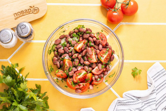 Салат с сухариками и фасолью Салат с сухариками и фасолью