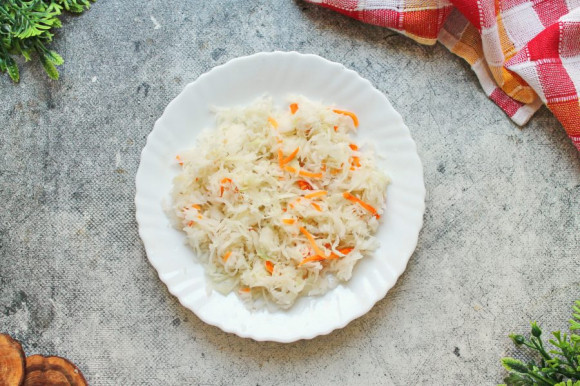 Щи с кислой капустой и мясом Щи с кислой капустой и мясом