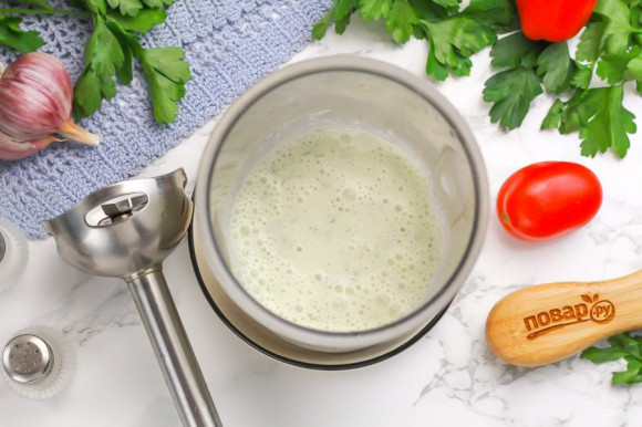 Соус белый с солеными огурцами Соус белый с солеными огурцами