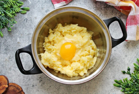 Зразы картофельные с мясом в духовке