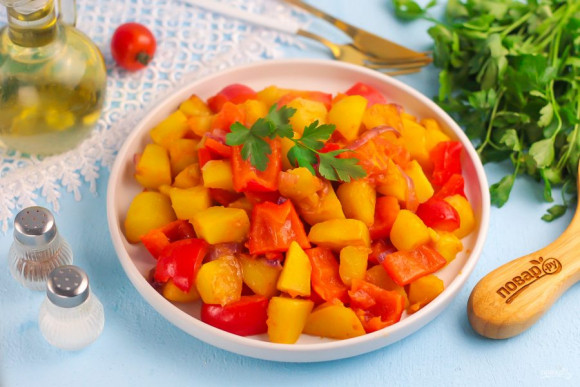Картофель тушеный с овощами Картофель тушеный с овощами