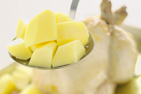 Курица с картофелем в духовке Курица с картофелем в духовке