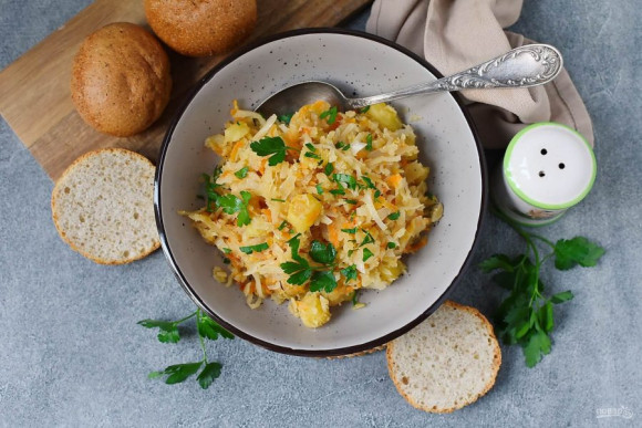 Овощное рагу с картофелем и капустой