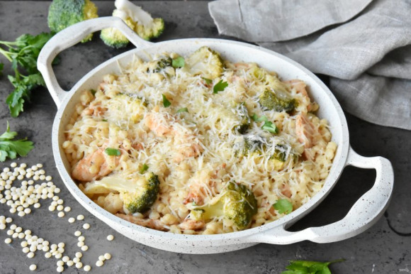 Птитим с курицей и брокколи Птитим с курицей и брокколи