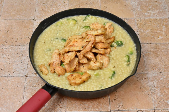 Птитим с курицей и брокколи Птитим с курицей и брокколи