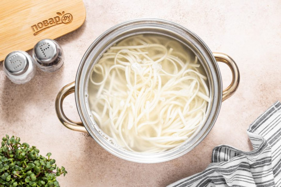 Лапша с соусом мисо