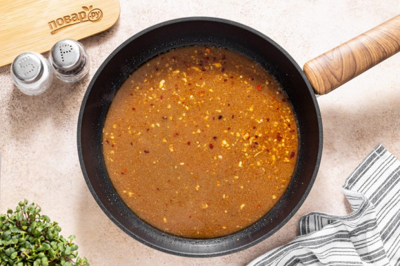 Лапша с соусом мисо