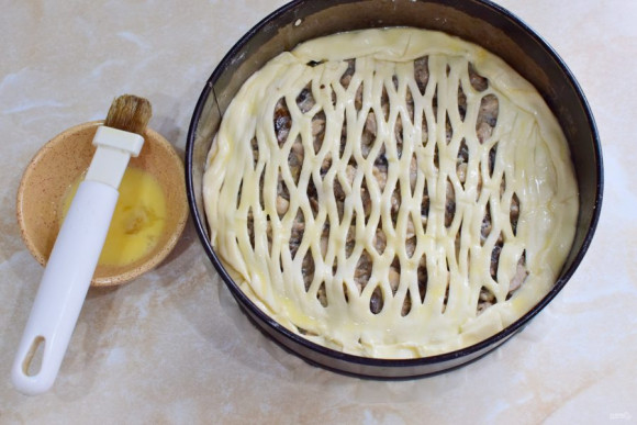 Слоеный пирог с курицей и грибами Слоеный пирог с курицей и грибами
