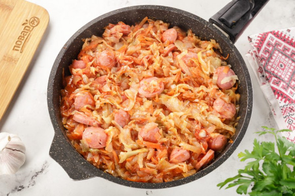 Тушеная капуста с сосисками