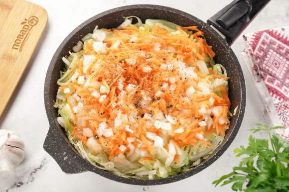 Тушеная капуста с сосисками