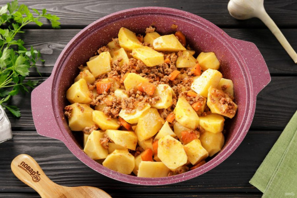 Тушеная картошка с фаршем