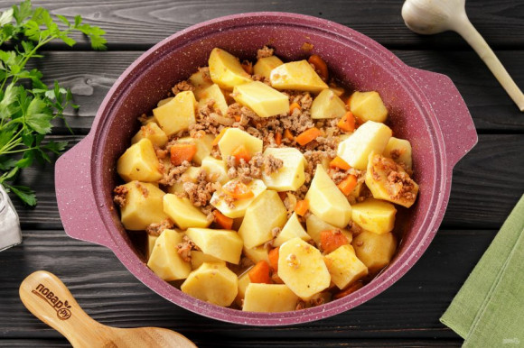 Тушеная картошка с фаршем