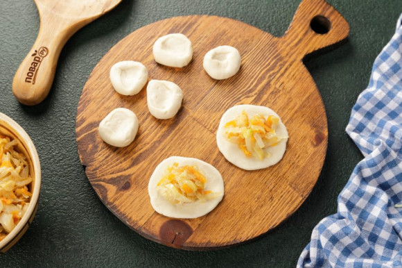 Вареники с капустой Вареники с капустой