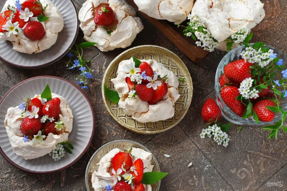 Безе с клубникой Безе с клубникой