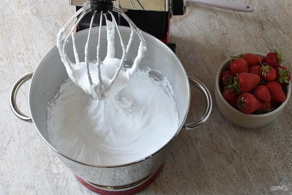 Безе с клубникой Безе с клубникой