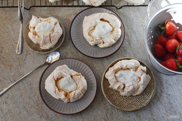 Безе с клубникой Безе с клубникой