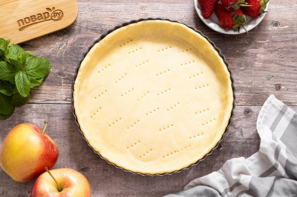 Пирог с яблоками и клубникой