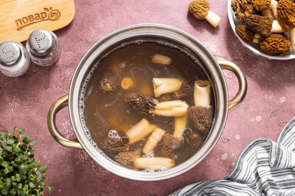 Сморчки, жареные с картошкой Сморчки, жареные с картошкой