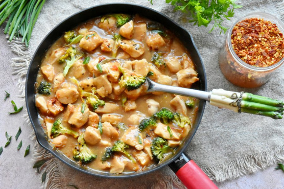 Курица с брокколи в соусе терияки