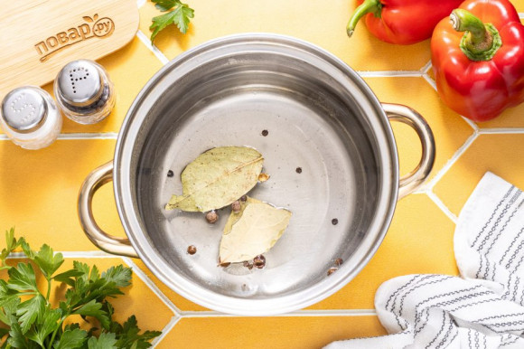 Маринованный болгарский перец с чесноком Маринованный болгарский перец с чесноком