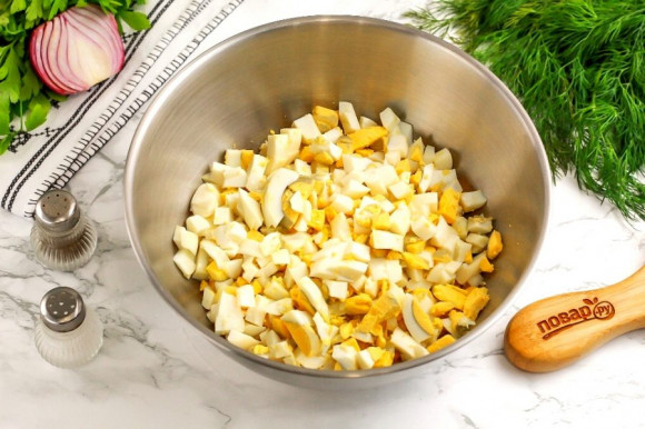 Салат из крабовых палочек и кукурузы