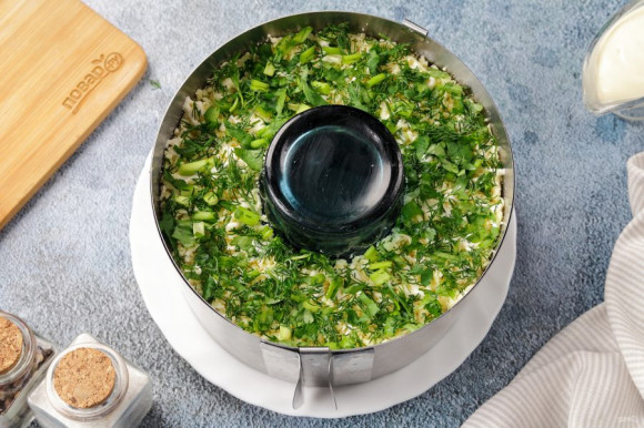 Салат с тунцом, сыром и огурцом Салат с тунцом, сыром и огурцом