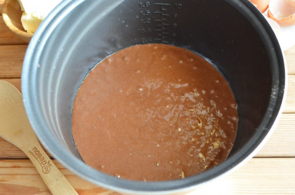 Шоколадный торт с орехами