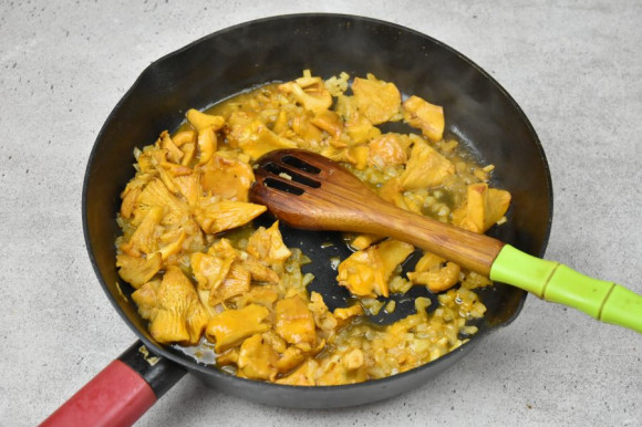 Грибной соус с лисичками