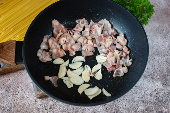 Спагетти с беконом