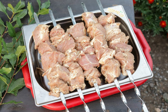 Шашлык из свиной шеи Шашлык из свиной шеи